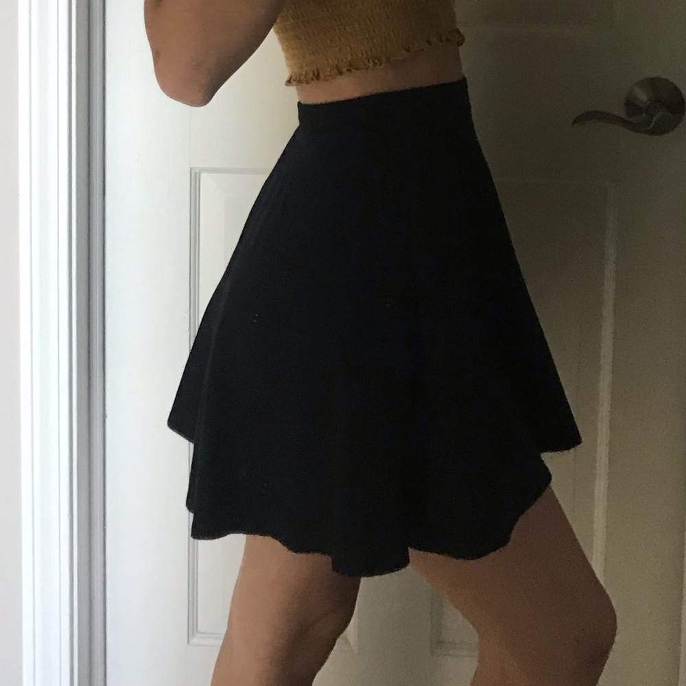 Black mini skirt with elastic band